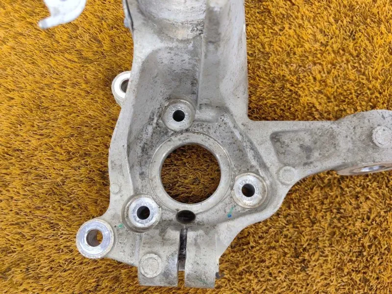 Кулак поворотный