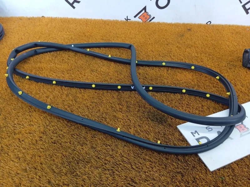 Уплотнитель двери