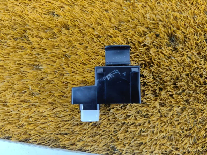 Кнопка стеклоподъемника