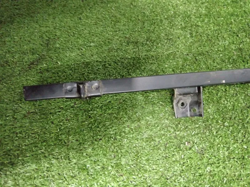 Направляющая стекла двери