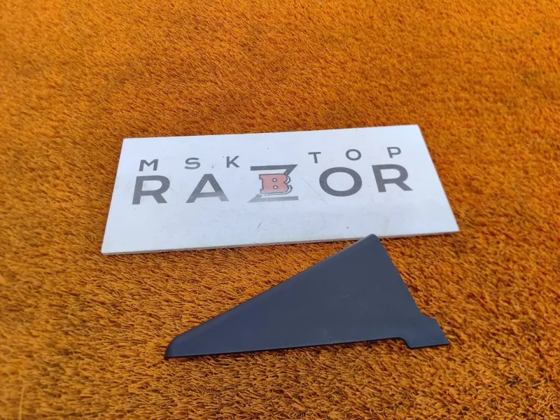 Уголок двери