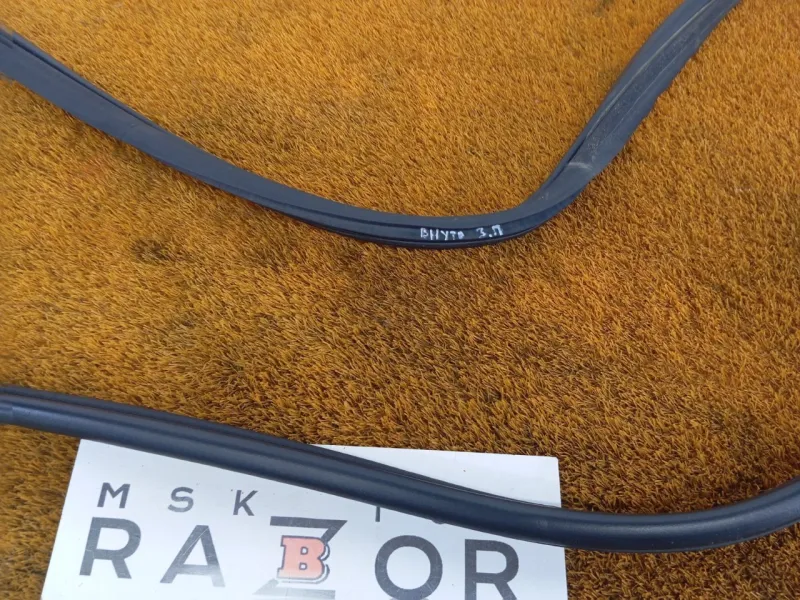 Уплотнитель проема двери