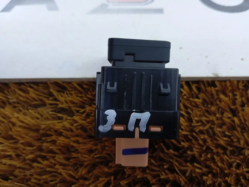 Кнопка обогрева сидений