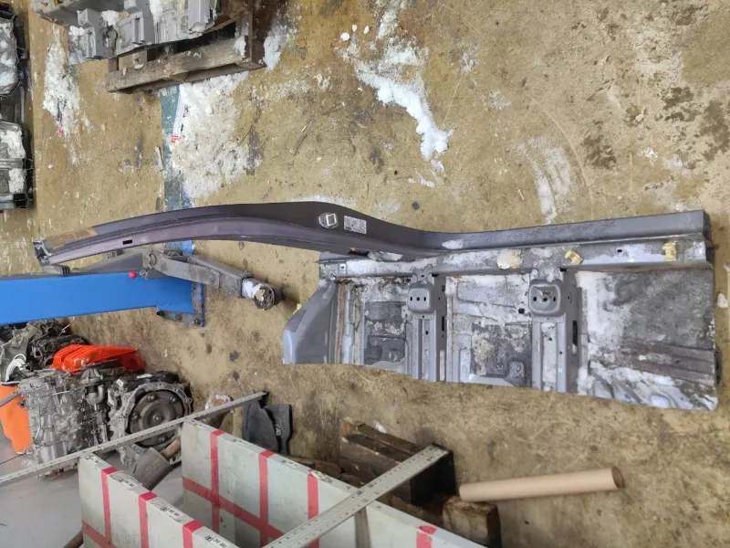 Порог с центральной стойкой