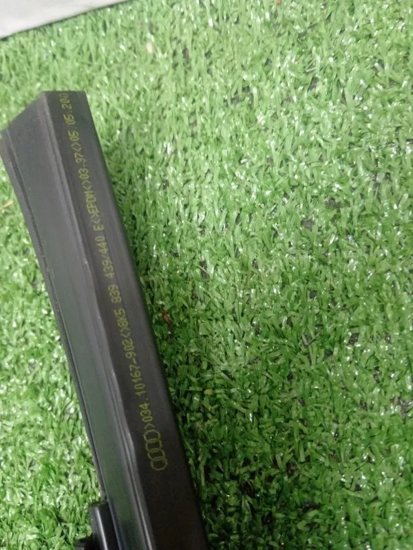 Уплотнитель стекла двери