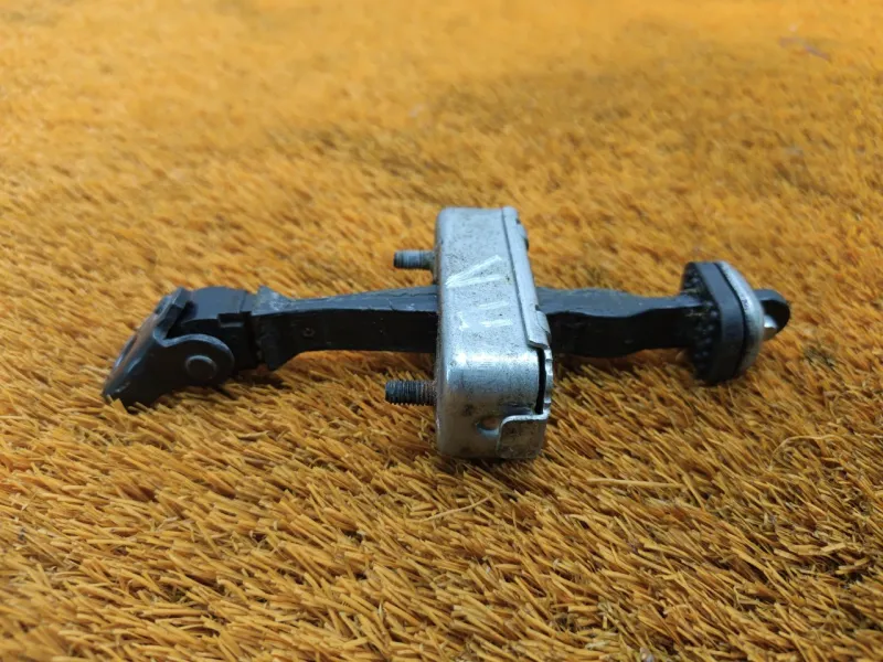 Ограничитель двери