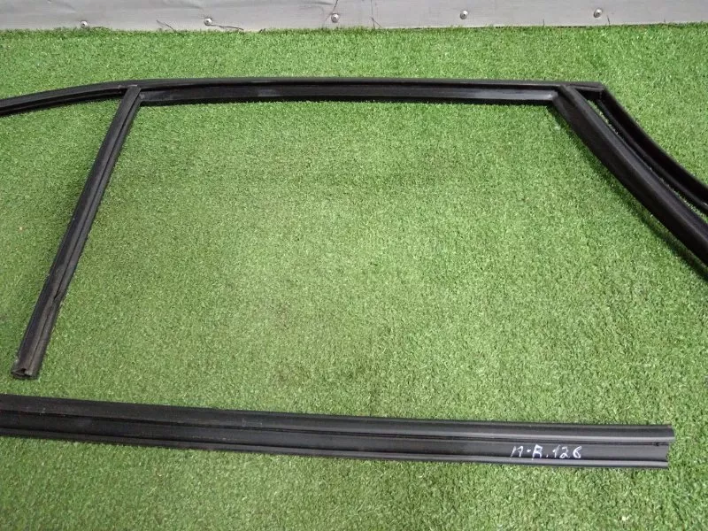 Уплотнитель стекла двери