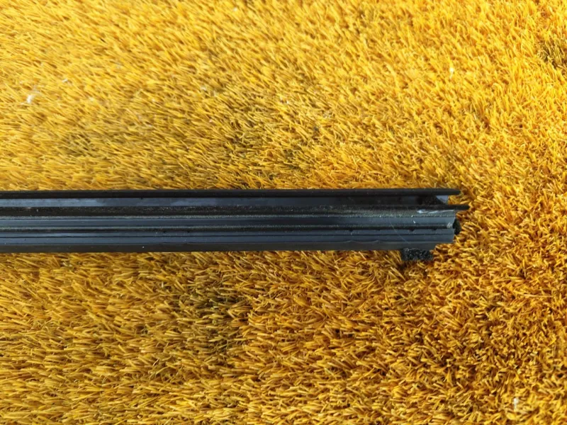 Уплотнитель стекла двери