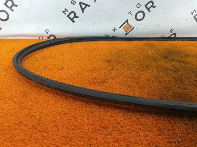 Уплотнитель багажника