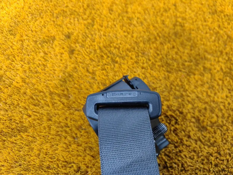 Ремень безопасности