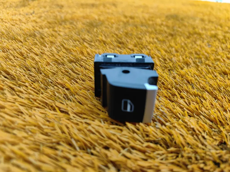 Кнопка стеклоподъемника