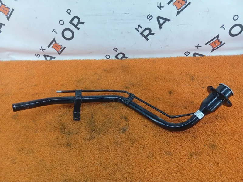 Горловина топливного бака