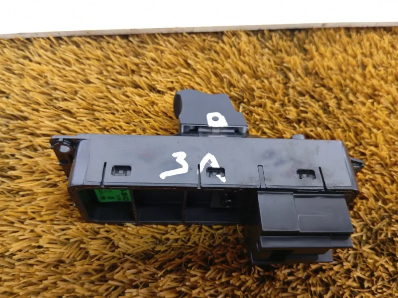 Кнопка стеклоподъемника