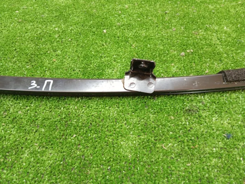 Направляющая стекла двери