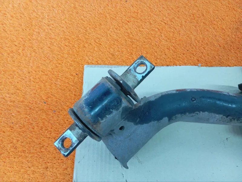 Кулак поворотный