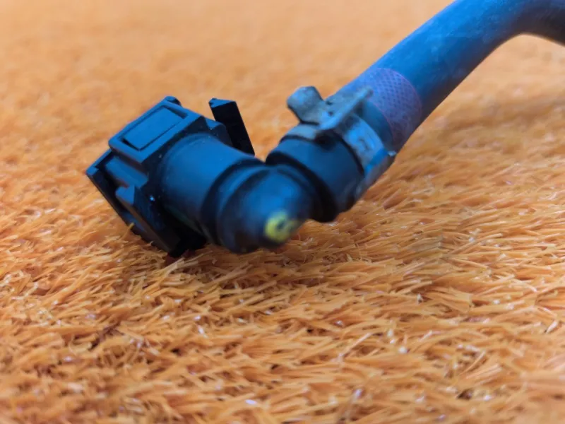 Трубка топливная