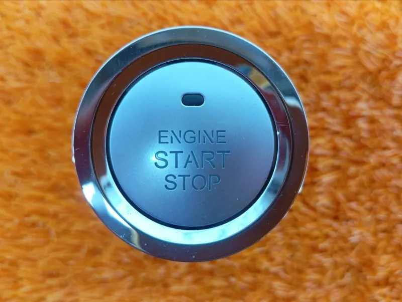 Кнопка запуска двигателя