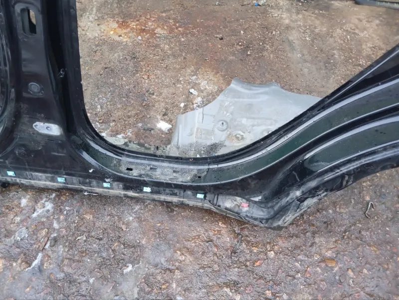 Порог с центральной стойкой