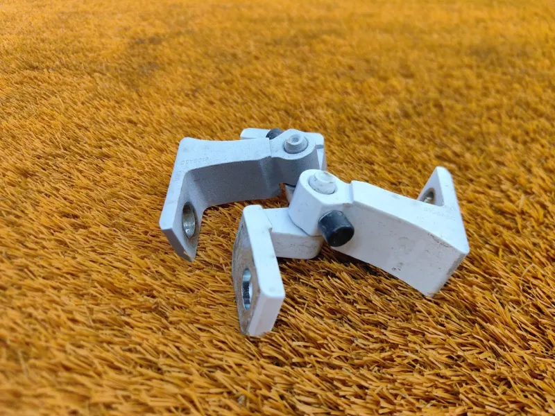 Петля двери