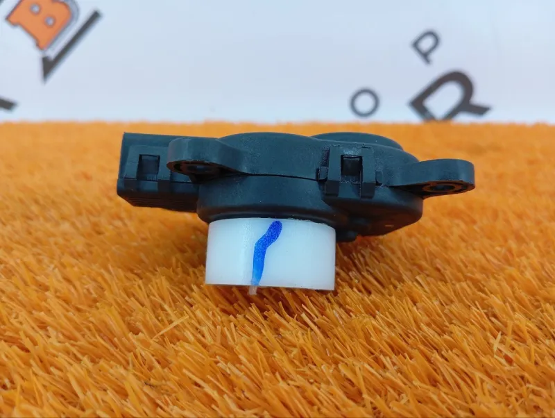 Сервопривод заслонок печки