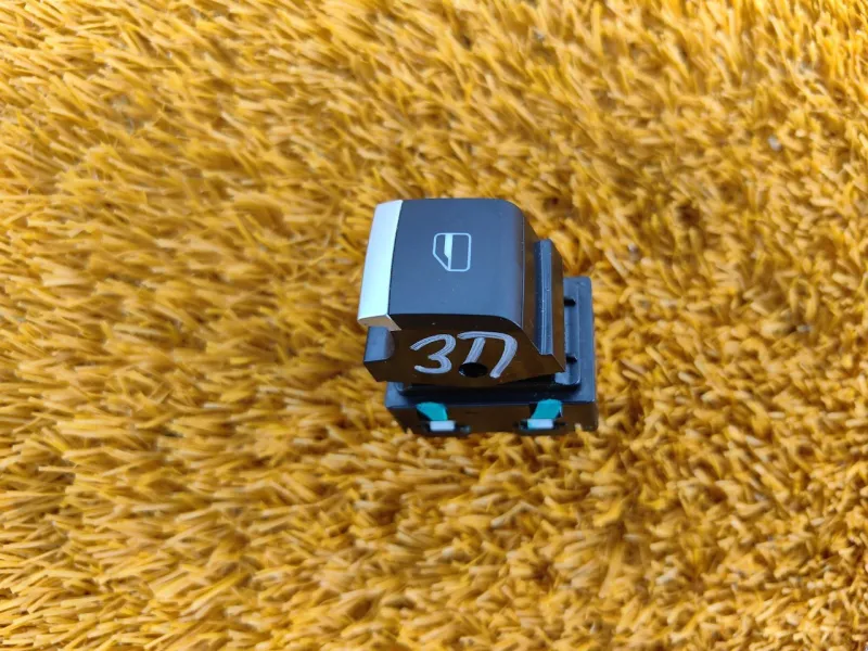 Кнопка стеклоподъемника