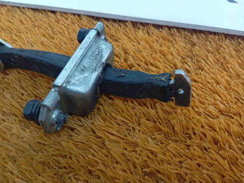 Ограничитель двери