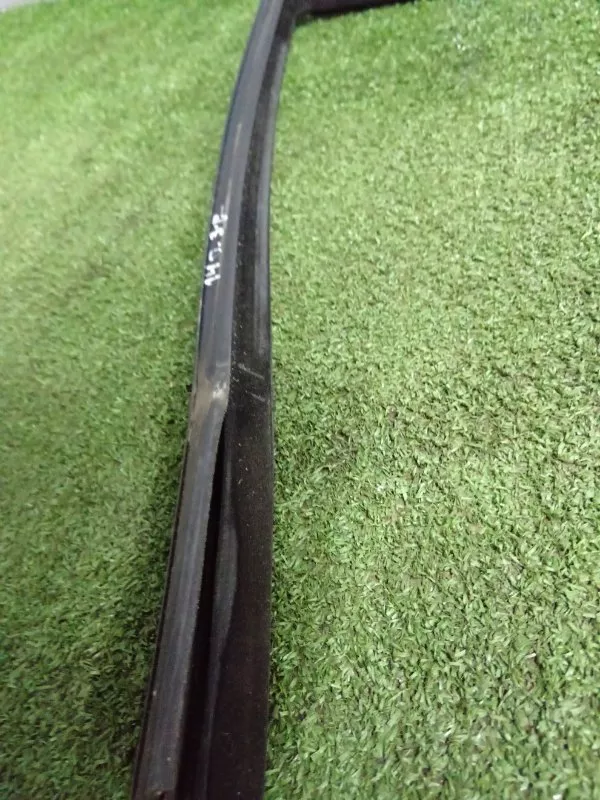 Уплотнитель стекла двери