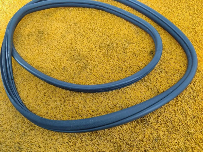 Уплотнитель проема двери