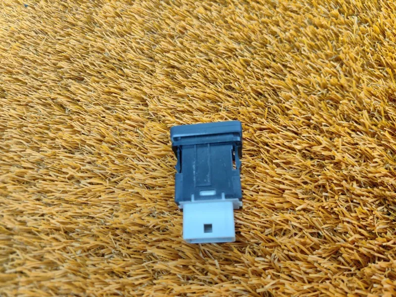 Кнопка обогрева рулевого колеса