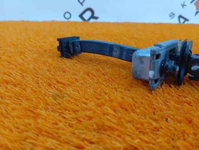 Ограничитель двери