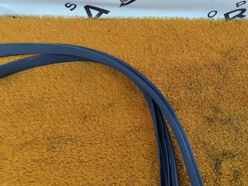 Уплотнитель проема двери