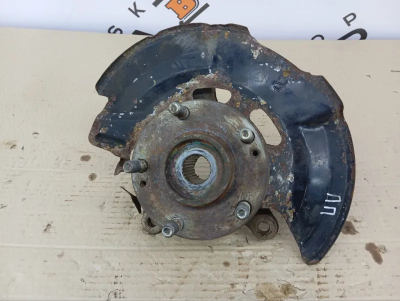 Кулак поворотный