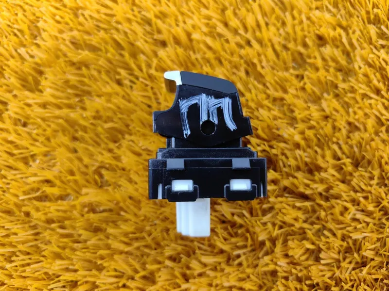 Кнопка стеклоподъемника