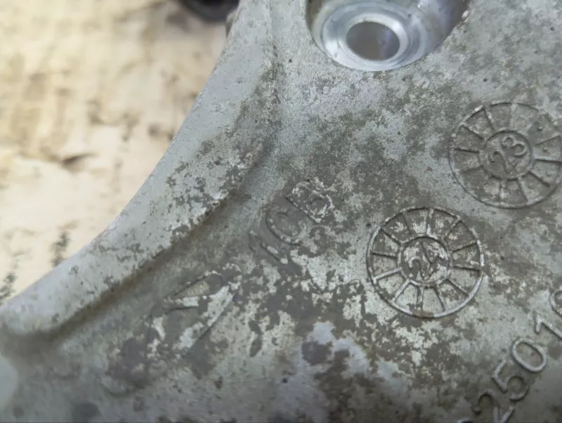 Кронштейн компрессора кондиционера