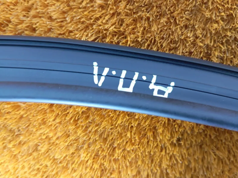 Уплотнитель стекла двери