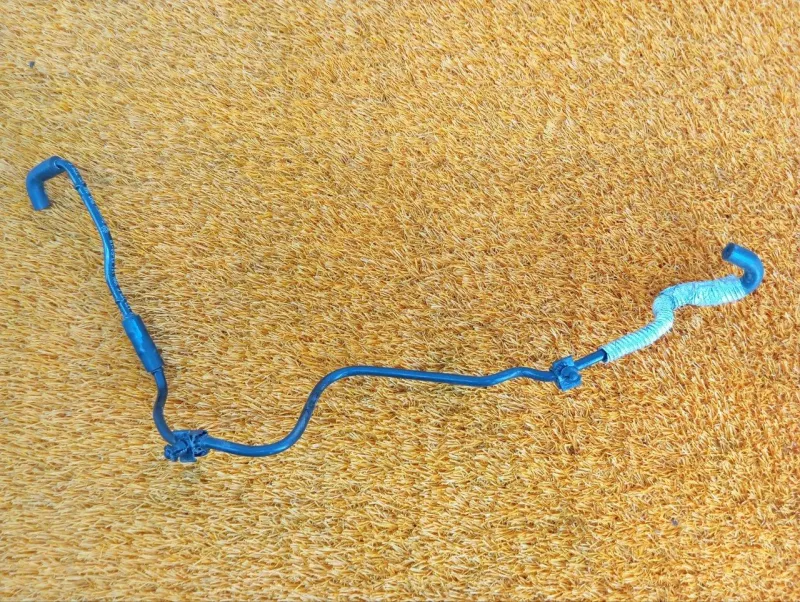 Трубка картерных газов