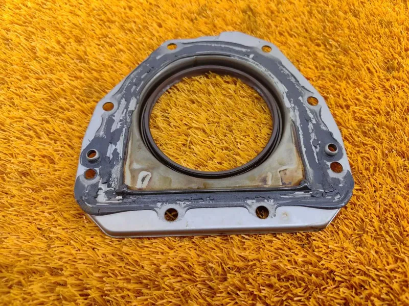 Крышка коленвала