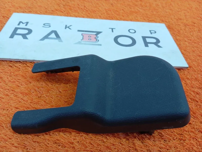 Заглушка крепления сиденья