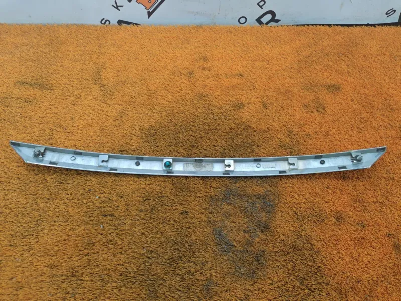 Накладка крышки багажника