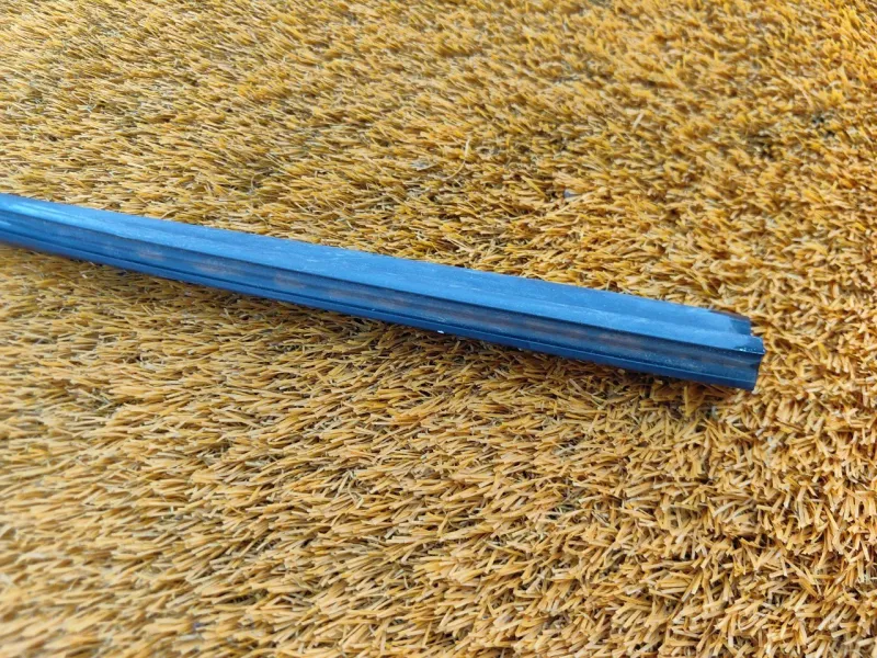 Уплотнитель стекла двери