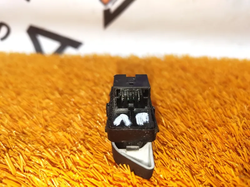 Кнопка центрального замка