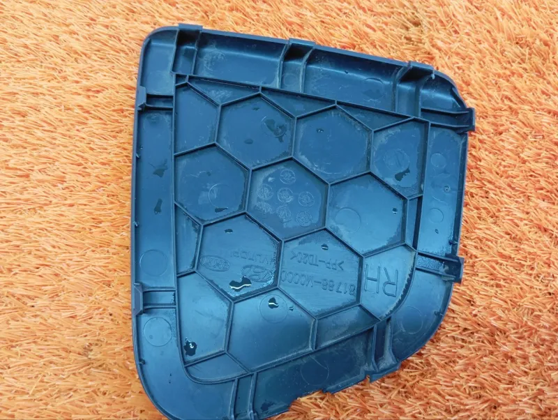 Обшивка крышки багажника