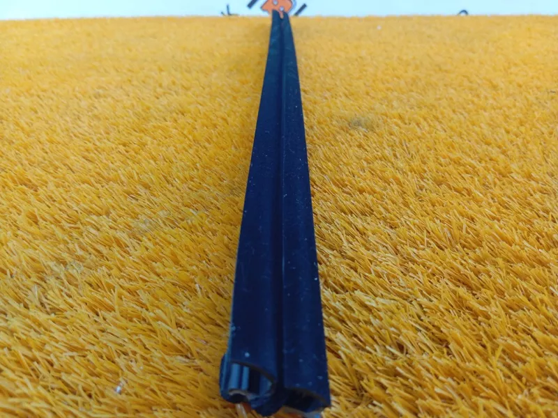 Уплотнитель стекла двери