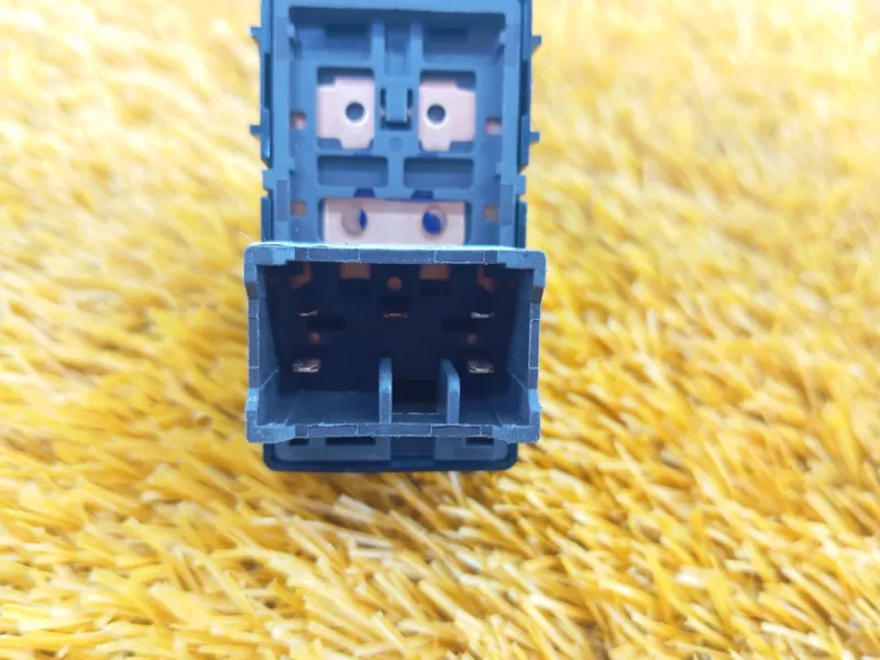 Кнопка стеклоподъемника