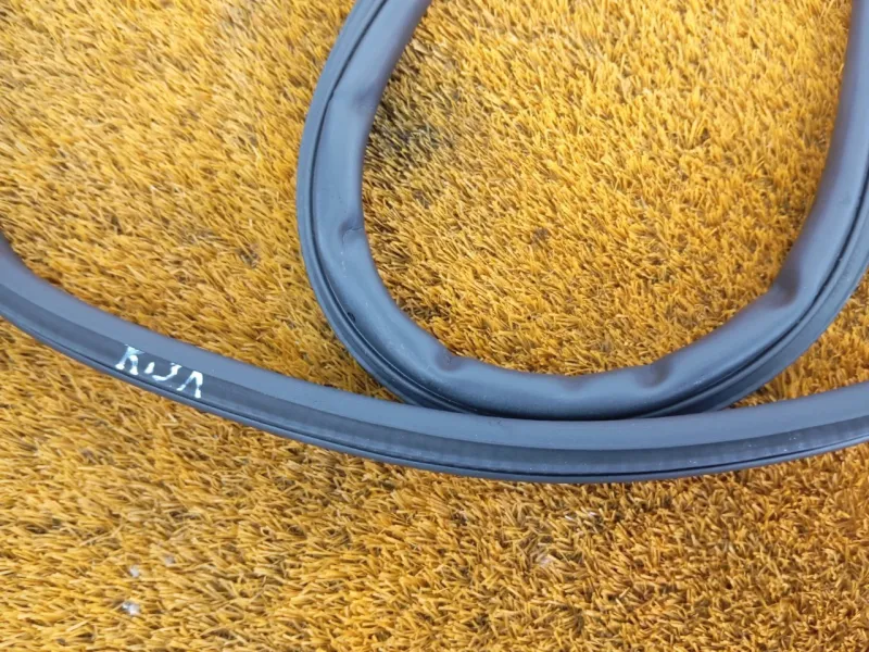 Уплотнитель проема двери