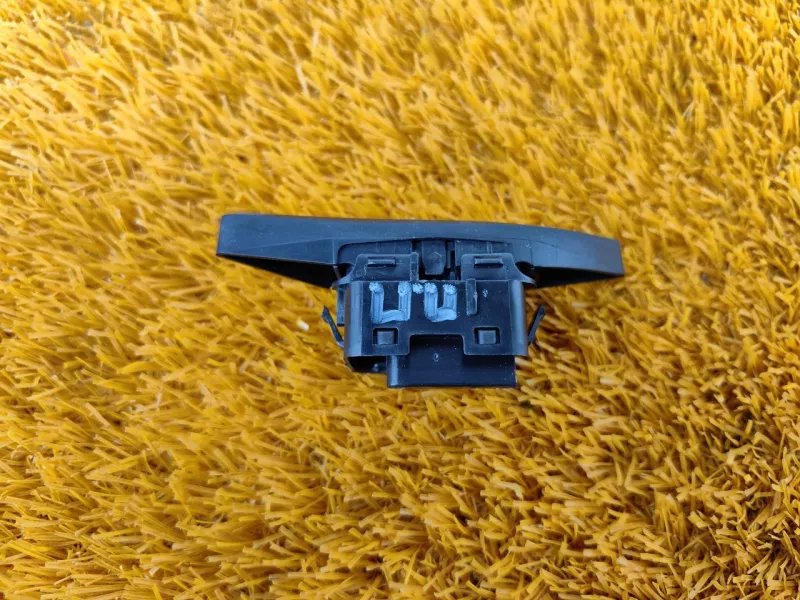 Кнопка центрального замка