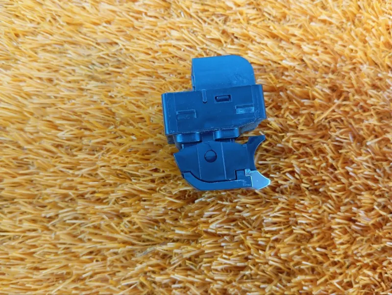 Кнопка стеклоподъемника