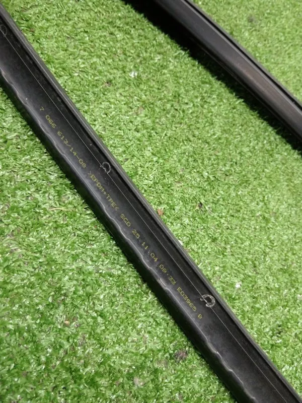 Уплотнитель стекла двери