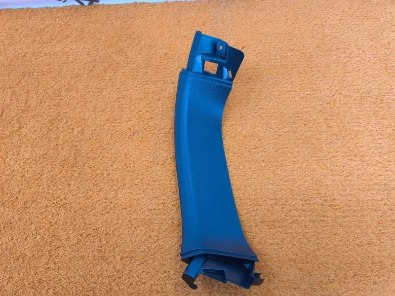 Обшивка крышки багажника