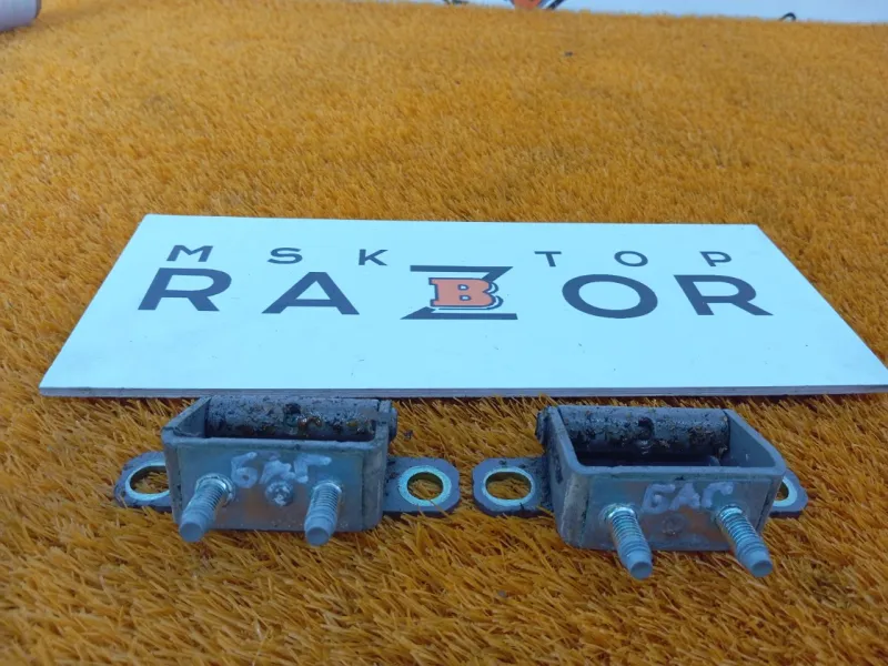 Петля двери багажника